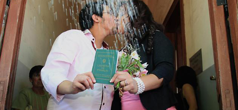 La Corte de Texas ordena reconocer el matrimonio entre transexuales.