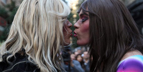 ¿Qué buscan los hombres en las travestis?.