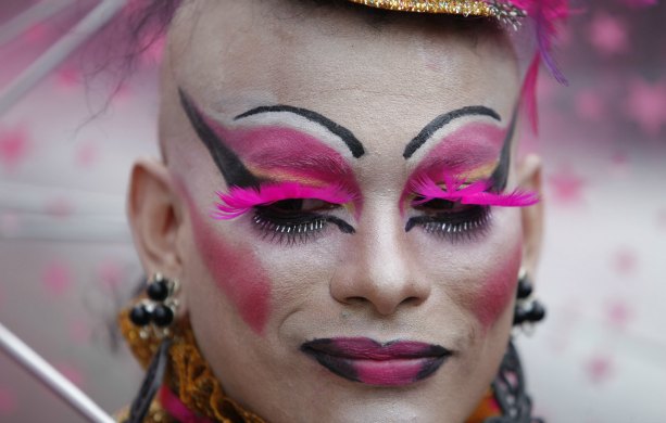 Noche se escribe con t de travesti.